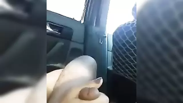 Bebek arabasında mastürbasyon yapıyor, Özbek.