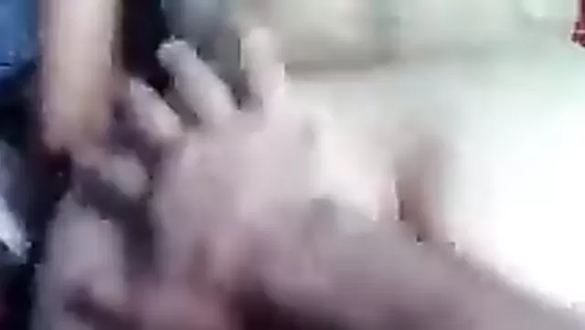 Adam, azgın Özbek kızı amından sikişiyor.